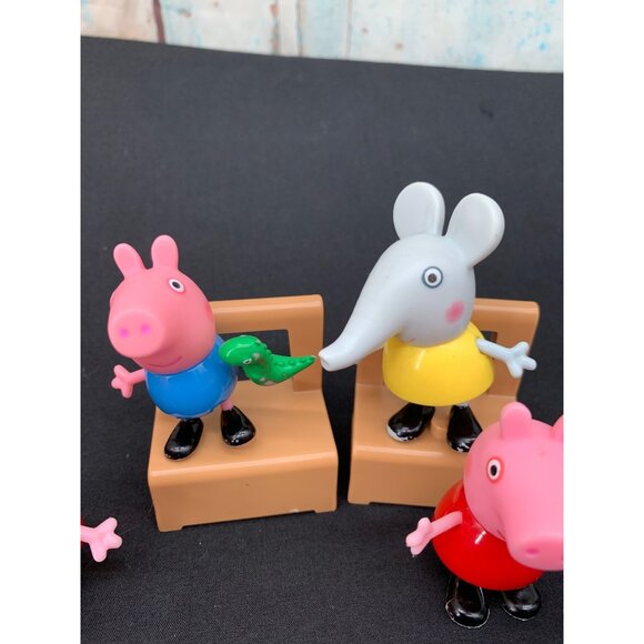 Peppa Pig & Friends Figurine Set With Accessories - Picture 3 of 4